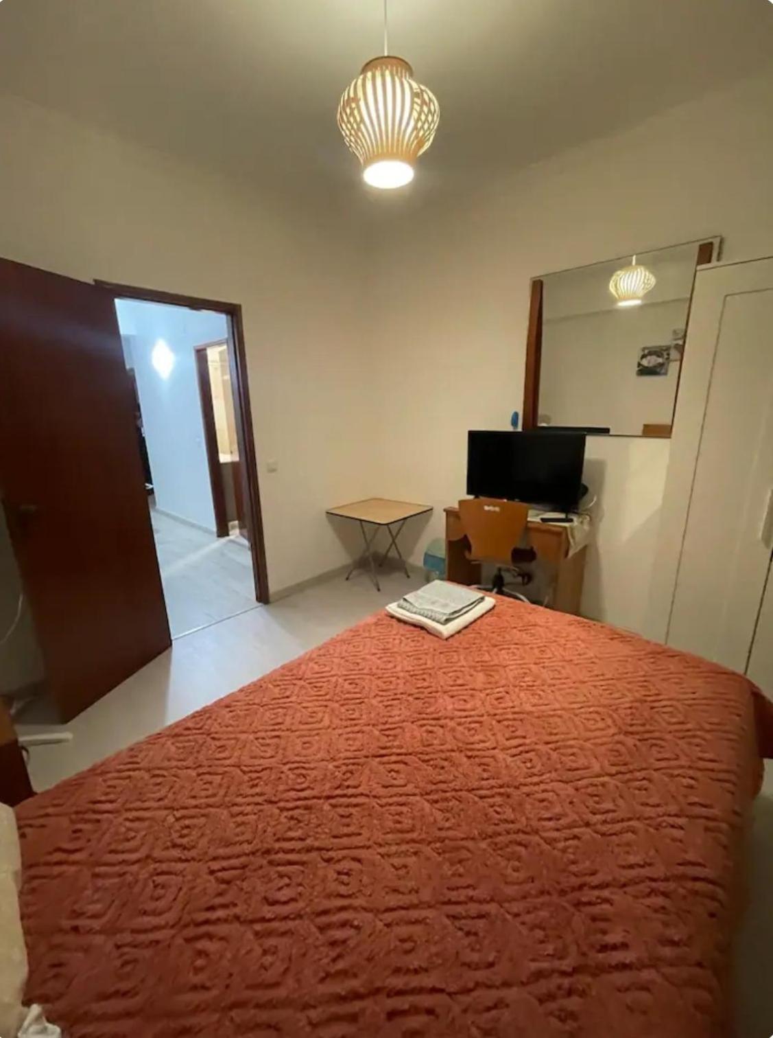 Quarto Calmo E Acolhedor Apartment Алмада Екстериор снимка